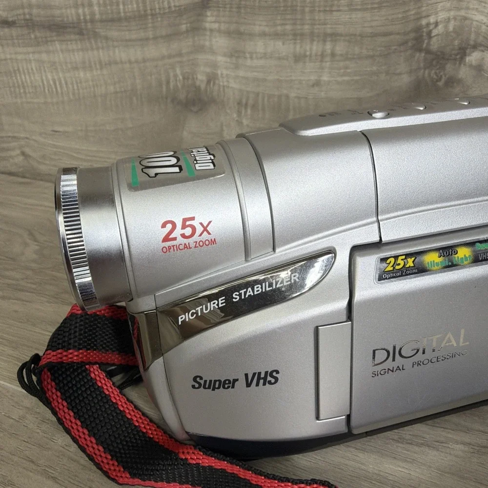 JVC GR-SXM37U S-VHS Camcorder 25x Optical 1000x Digital Zoom Untested